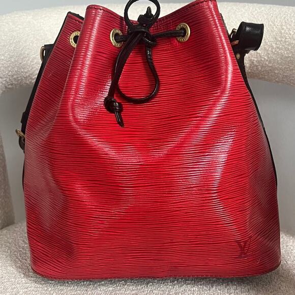 Louis Vuitton Petit Noe Epi Bucket Bag with Dustbag - Picture 3 of 14